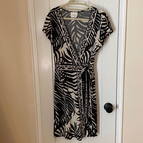 Donna Morgan wrap dress, black and cream palm pattern - size 8 - Picture 2 of 7